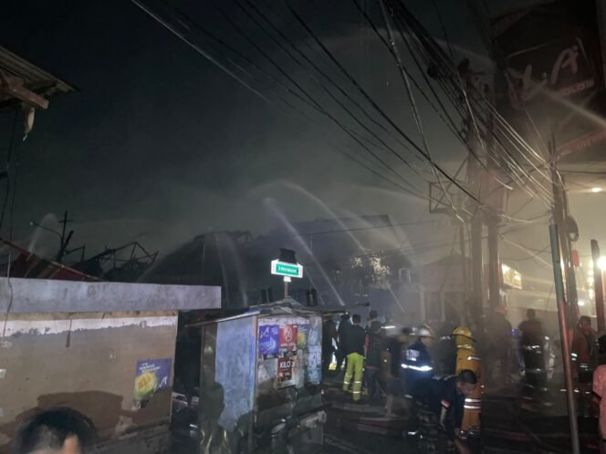 
 Kebakaran Pasar Lama Banjarmasin Hanguskan 14 Bangunan